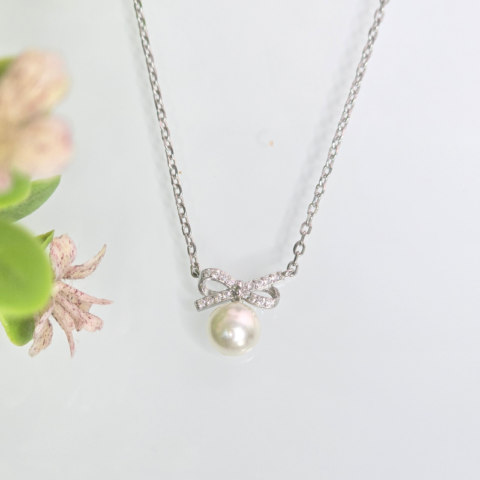 Bow Pearl